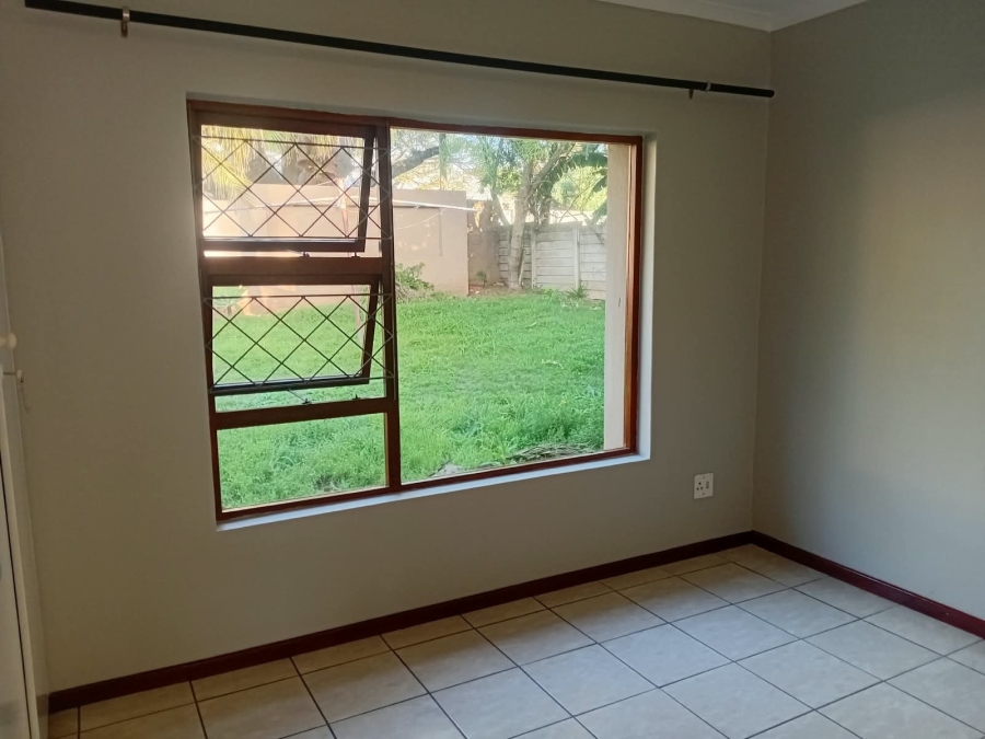 To Let 4 Bedroom Property for Rent in Bonza Bay Eastern Cape